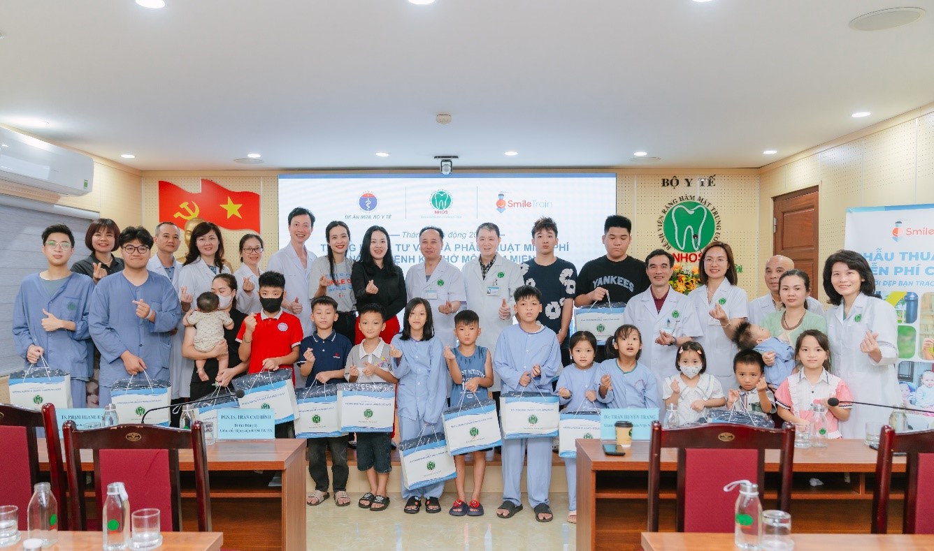 THÁNG KHÁM, TƯ VẤN VÀ PHẪU THUẬT MIỄN PHÍ CHO NGƯỜI BỆNH KHE HỞ MÔI VÒM MIỆNG